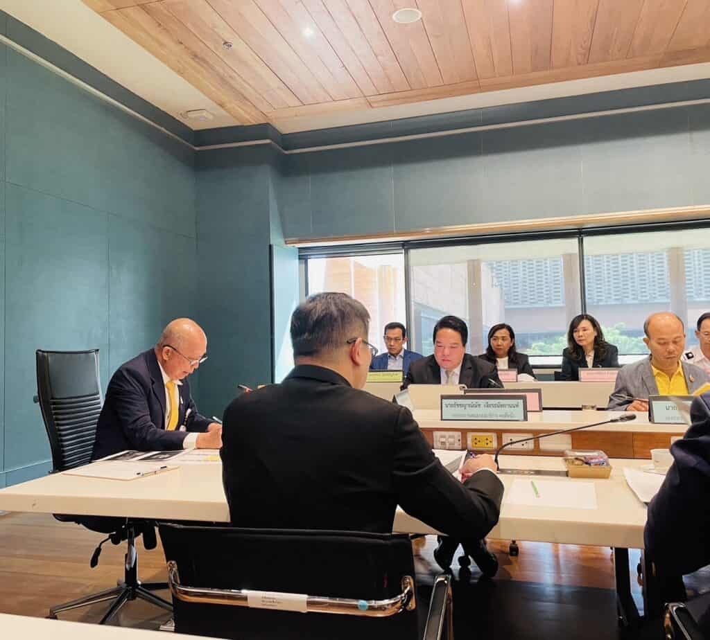 วุฒิสภาเร่งแก้ปัญหาไกด์เถื่อนและค่าตั๋วเครื่องบินแพง วุฒิสภาเร่งแก้ปัญหาไกด์เถื่อนและค่าตั๋วเครื่องบินแพง