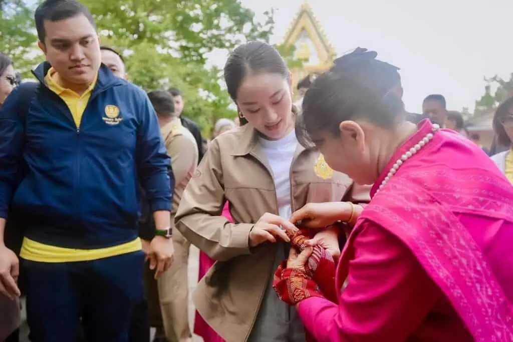 นายกฯ​ ลงพื้นที่ร้อยเอ็ด​ ติดตามการแก้ไขปัญหายาเสพติด​ สานต่อ​เศรษฐา​ ยก​ ธวัชบุรี​ -​ ท่าวังผา​โมเดล​ ขยายผล​ 10 จังหวัด​ 