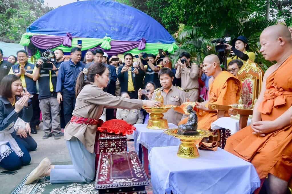 นายกฯ ลงพื้นที่ร้อยเอ็ด ติดตามการแก้ไขปัญหายาเสพติด สานต่อเศรษฐา ยก ธวัชบุรี - ท่าวังผาโมเดล ขยายผล 10 จังหวัด นายกฯ ลงพื้นที่ร้อยเอ็ด ติดตามการแก้ไขปัญหายาเสพติด สานต่อเศรษฐา ยก ธวัชบุรี - ท่าวังผาโมเดล ขยายผล 10 จังหวัด