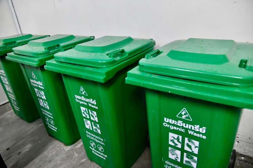 กทม. จับมือ แม็คโคร-โลตัส ขยายโครงการไม่เทรวม แยกขยะ 50 เขตทั่วเมือง เตรียมความพร้อมก่อนข้อบัญญัติแยกขยะใช้จริงในอีก 6 เดือน กทม. จับมือ แม็คโคร-โลตัส ขยายโครงการไม่เทรวม แยกขยะ 50 เขตทั่วเมือง เตรียมความพร้อมก่อนข้อบัญญัติแยกขยะใช้จริงในอีก 6 เดือน