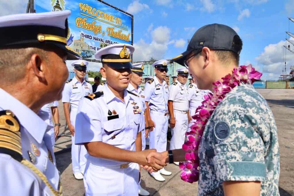 ทัพเรือภาคที่ 3 ให้การรับรองเรือของกองทัพเรือสิงคโปร์ ในโอกาสเดินทางเยือนประเทศไทยอย่างเป็นทางการ ทัพเรือภาคที่ 3 ให้การรับรองเรือของกองทัพเรือสิงคโปร์ ในโอกาสเดินทางเยือนประเทศไทยอย่างเป็นทางการ