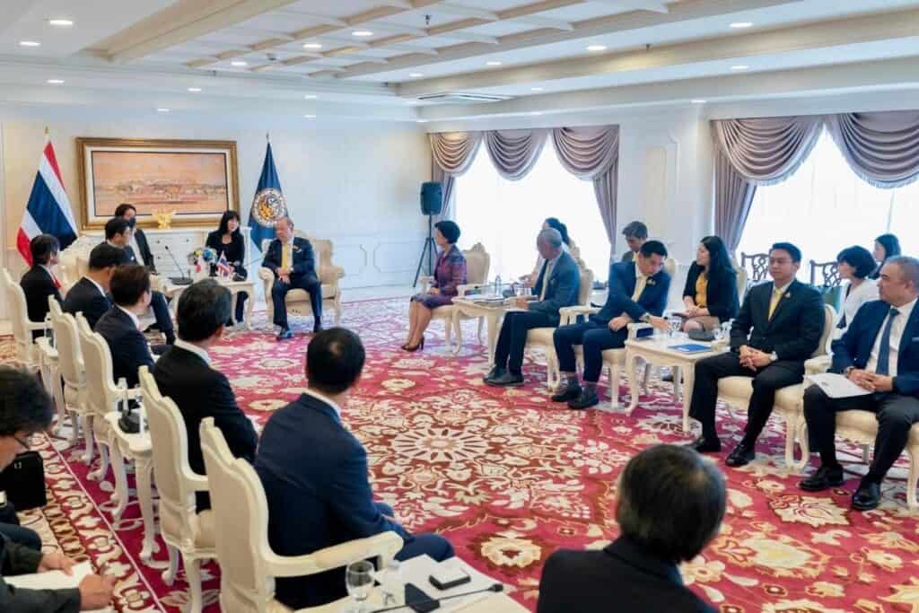 ‘พิชัย’ หารือประธานหอการค้าและอุตสาหกรรมญี่ปุ่น ชวนนักธุรกิจญี่ปุ่นลงทุนอุตสาหกรรมไฮเทค PCB - Data Center เพิ่ม ให้ญี่ปุ่นเป็นนักลงทุนอันดับ 1 ของไทยต่อเนื่อง ‘พิชัย’ หารือประธานหอการค้าและอุตสาหกรรมญี่ปุ่น ชวนนักธุรกิจญี่ปุ่นลงทุนอุตสาหกรรมไฮเทค PCB - Data Center เพิ่ม ให้ญี่ปุ่นเป็นนักลงทุนอันดับ 1 ของไทยต่อเนื่อง