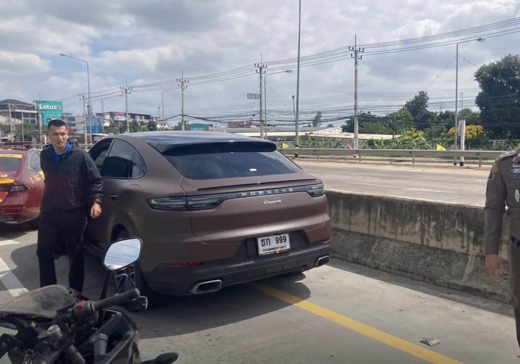 นาทีรวบ “ทนายตั้ม-เมีย” คุมตัวเข้ากองปราบ นาทีรวบ “ทนายตั้ม-เมีย” คุมตัวเข้ากองปราบ