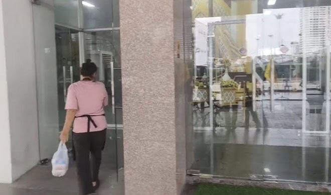 มื้อเช้า "ทนายตั้ม-เมีย" กินข้าวกะเพราไก่ไม่มีไข่ดาว ก่อนตร.หิ้วตัวฝากขังศาล มื้อเช้า "ทนายตั้ม-เมีย" กินข้าวกะเพราไก่ไม่มีไข่ดาว ก่อนตร.หิ้วตัวฝากขังศาล