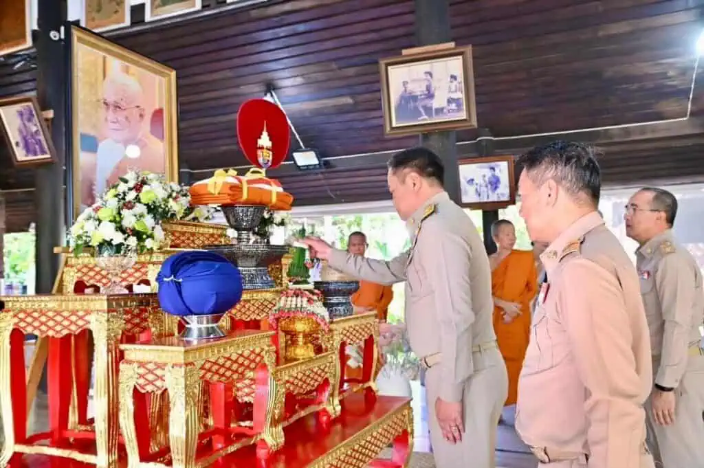 มท.1 เป็นประธานถวายผ้าพระกฐินประทานในสมเด็จพระอริยวงศาคตญาณ สมเด็จพระสังฆราช สกลมหาสังฆปริณายก ณ วัดเขาไกรลาศ จังหวัดประจวบคีรีขันธ์