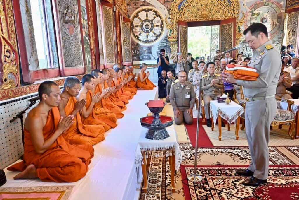 มท.1 เป็นประธานถวายผ้าพระกฐินประทานในสมเด็จพระอริยวงศาคตญาณ สมเด็จพระสังฆราช สกลมหาสังฆปริณายก ณ วัดเขาไกรลาศ จังหวัดประจวบคีรีขันธ์