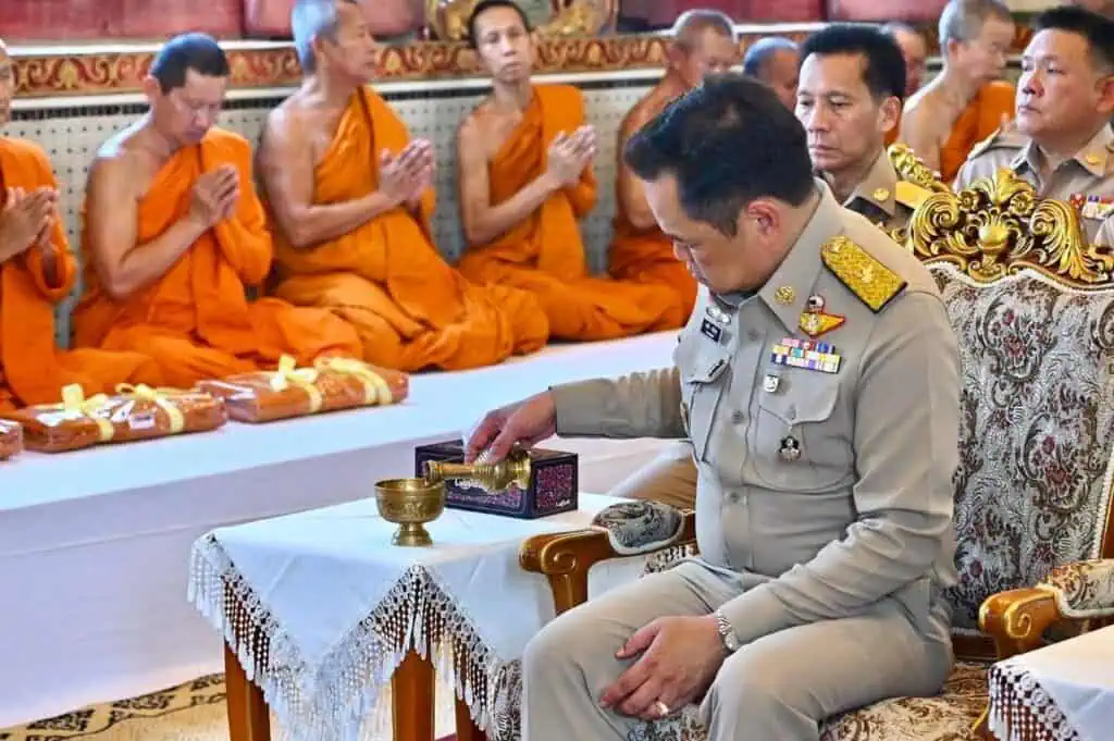 มท.1 เป็นประธานถวายผ้าพระกฐินประทานในสมเด็จพระอริยวงศาคตญาณ สมเด็จพระสังฆราช สกลมหาสังฆปริณายก ณ วัดเขาไกรลาศ จังหวัดประจวบคีรีขันธ์