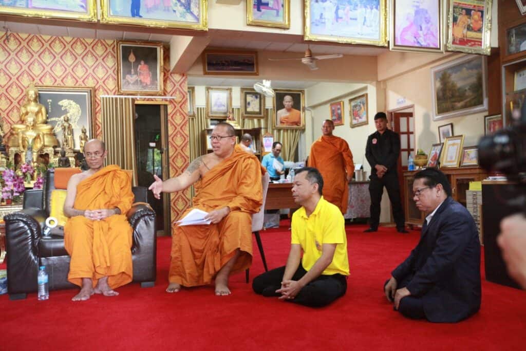 ทนายพจน์ นายกไวยาวัจกร ทวงถามเจ้าอาวาสวัดสามชุก อะไรถึงไม่ฟันธงพระปีนเสา ทนายพจน์ นายกไวยาวัจกร ทวงถามเจ้าอาวาสวัดสามชุก อะไรถึงไม่ฟันธงพระปีนเสา