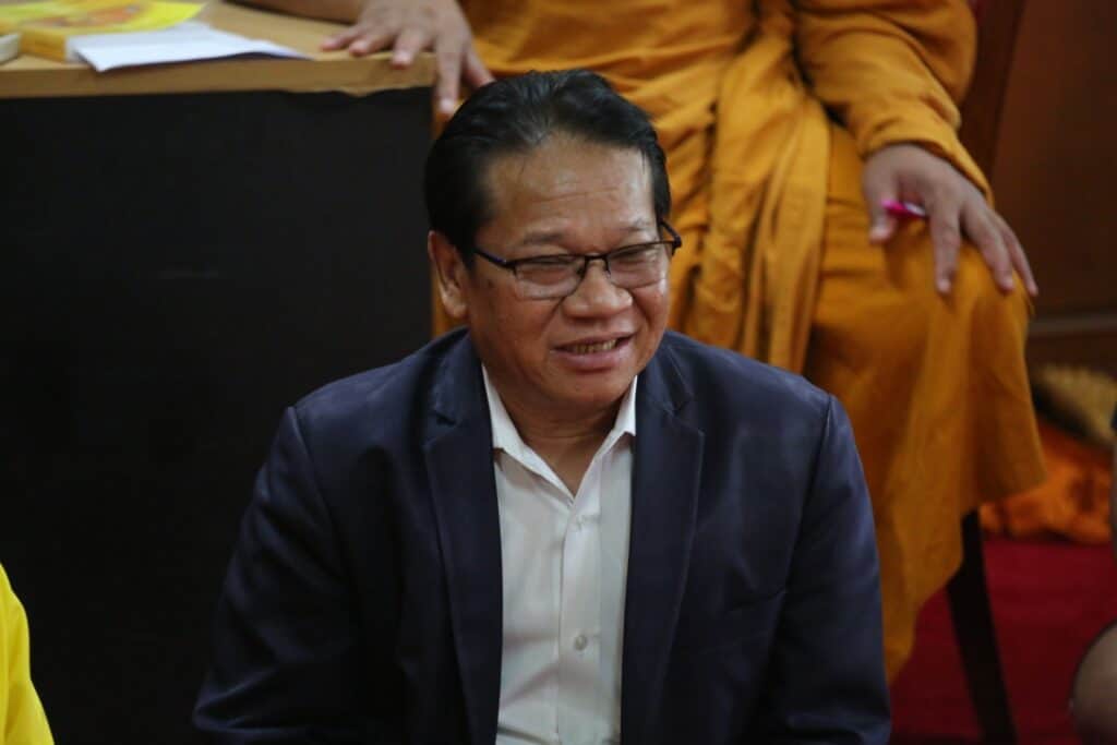 ทนายพจน์ นายกไวยาวัจกร ทวงถามเจ้าอาวาสวัดสามชุก อะไรถึงไม่ฟันธงพระปีนเสา ทนายพจน์ นายกไวยาวัจกร ทวงถามเจ้าอาวาสวัดสามชุก อะไรถึงไม่ฟันธงพระปีนเสา