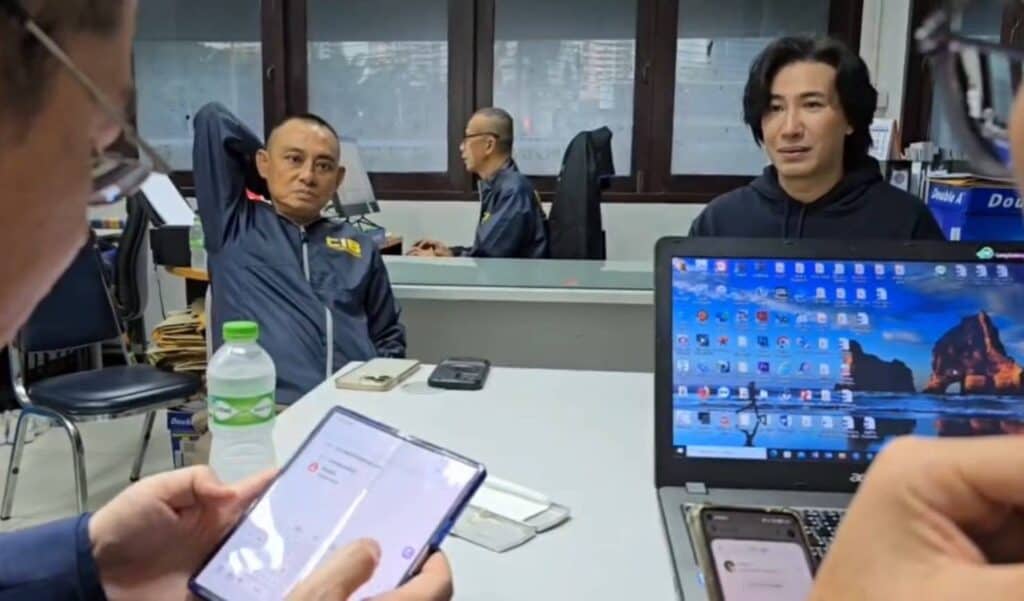 หนุ่ม กรรชัย เข้าพบพนักงานสอบสวนกองปราบปราม ให้ปากคำกรณี ถูกแอบอ้างชื่อเรียกรับเงินผู้บริหารดิ ไอคอน หนุ่ม กรรชัย เข้าพบพนักงานสอบสวนกองปราบปราม ให้ปากคำกรณี ถูกแอบอ้างชื่อเรียกรับเงินผู้บริหารดิ ไอคอน