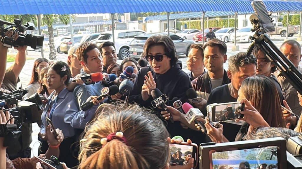 หนุ่ม กรรชัย เข้าพบพนักงานสอบสวนกองปราบปราม ให้ปากคำกรณี ถูกแอบอ้างชื่อเรียกรับเงินผู้บริหารดิ ไอคอน หนุ่ม กรรชัย เข้าพบพนักงานสอบสวนกองปราบปราม ให้ปากคำกรณี ถูกแอบอ้างชื่อเรียกรับเงินผู้บริหารดิ ไอคอน