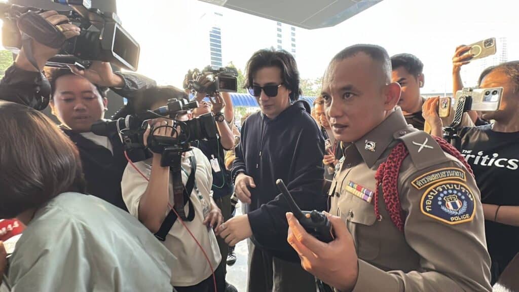 หนุ่ม กรรชัย เข้าพบพนักงานสอบสวนกองปราบปราม ให้ปากคำกรณี ถูกแอบอ้างชื่อเรียกรับเงินผู้บริหารดิ ไอคอน หนุ่ม กรรชัย เข้าพบพนักงานสอบสวนกองปราบปราม ให้ปากคำกรณี ถูกแอบอ้างชื่อเรียกรับเงินผู้บริหารดิ ไอคอน