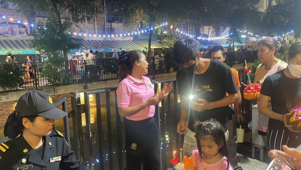 บรรยากาศลอยกระทงปากคลองโอ่งอ่าง ปี 67 เขตพระนคร กรุงเทพมหานคร