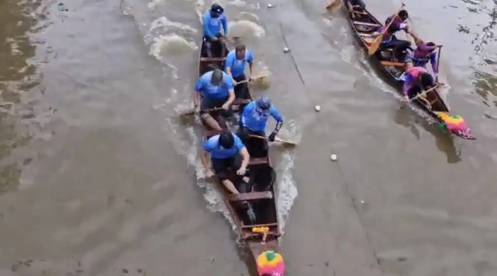 แข่งขันพายเรือมาดประเพณีเก่าแก่วัดมะเกลือ    