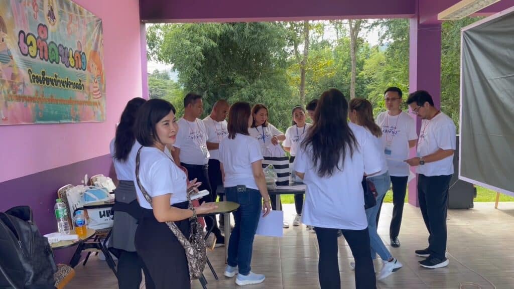 พี่บอกต่อคำพ่อพอเพียง: สร้างแรงบันดาลใจผ่านกิจกรรมเพื่อสังคม พี่บอกต่อคำพ่อพอเพียง: สร้างแรงบันดาลใจผ่านกิจกรรมเพื่อสังคม