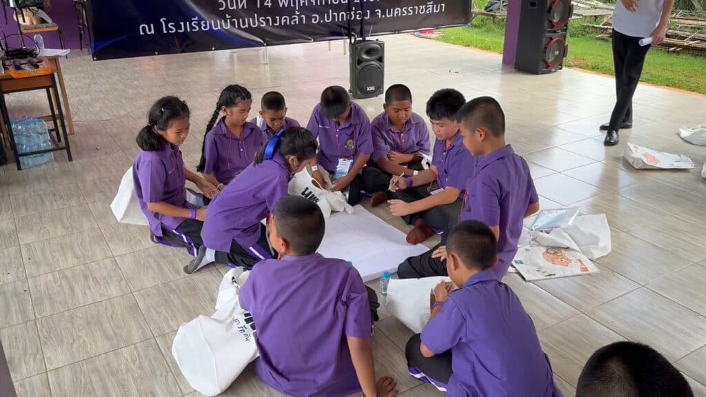 พี่บอกต่อคำพ่อพอเพียง: สร้างแรงบันดาลใจผ่านกิจกรรมเพื่อสังคม พี่บอกต่อคำพ่อพอเพียง: สร้างแรงบันดาลใจผ่านกิจกรรมเพื่อสังคม