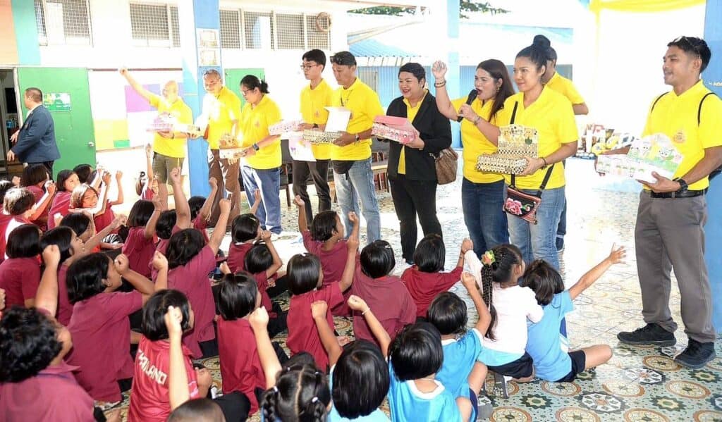 เปิดโครงการ "ช่างภาพการเมืองปันสุข สร้างความสนุกบ้านหนองปืนแตก" กิจกรรมสร้างสัมพันธ์ CSR ส่งเสริมการศึกษาเพื่อน้อง เปิดโครงการ "ช่างภาพการเมืองปันสุข สร้างความสนุกบ้านหนองปืนแตก" กิจกรรมสร้างสัมพันธ์ CSR ส่งเสริมการศึกษาเพื่อน้อง