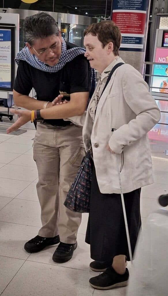 วีระศักดิ์ โควสุรัตน์ ต้อนรับคณะนักท่องเที่ยว ผู้พิการทางสายตาชาวอังกฤษ เยี่ยมชมเมืองหลวง ทั้งสวนจตุจักร ปากคลองตลาด ต่างประทับใจความสวยงามของกรุงเทพมหานคร วีระศักดิ์ โควสุรัตน์ ต้อนรับคณะนักท่องเที่ยว ผู้พิการทางสายตาชาวอังกฤษ เยี่ยมชมเมืองหลวง ทั้งสวนจตุจักร ปากคลองตลาด ต่างประทับใจความสวยงามของกรุงเทพมหานคร