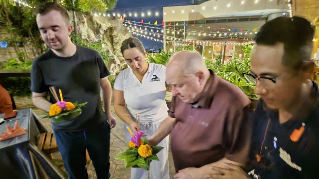 วีระศักดิ์ โควสุรัตน์ ต้อนรับคณะนักท่องเที่ยว ผู้พิการทางสายตาชาวอังกฤษ เยี่ยมชมเมืองหลวง ทั้งสวนจตุจักร ปากคลองตลาด ต่างประทับใจความสวยงามของกรุงเทพมหานคร วีระศักดิ์ โควสุรัตน์ ต้อนรับคณะนักท่องเที่ยว ผู้พิการทางสายตาชาวอังกฤษ เยี่ยมชมเมืองหลวง ทั้งสวนจตุจักร ปากคลองตลาด ต่างประทับใจความสวยงามของกรุงเทพมหานคร