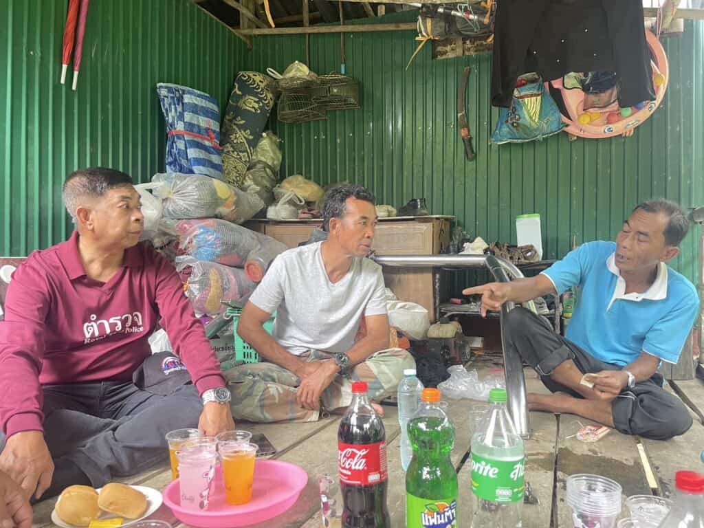 ตำรวจเป็นที่พึ่งของประชาชนมอบอุปกรณ์ต่อเติมบ้านให้ประชาชนผู้ยากไร้ช่วงหน้าฝน ตำรวจเป็นที่พึ่งของประชาชนมอบอุปกรณ์ต่อเติมบ้านให้ประชาชนผู้ยากไร้ช่วงหน้าฝน