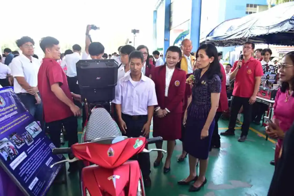 สำนักงานอาชีวศึกษาจังหวัดนครปฐม และสมุทรสาคร จัดกิจกรรมประกวดสิ่งประดิษฐ์ของคนรุ่นใหม่ ประจำปีการศึกษา 2568 "สุดยอดนวัตกรรม อาชีวศึกษา"