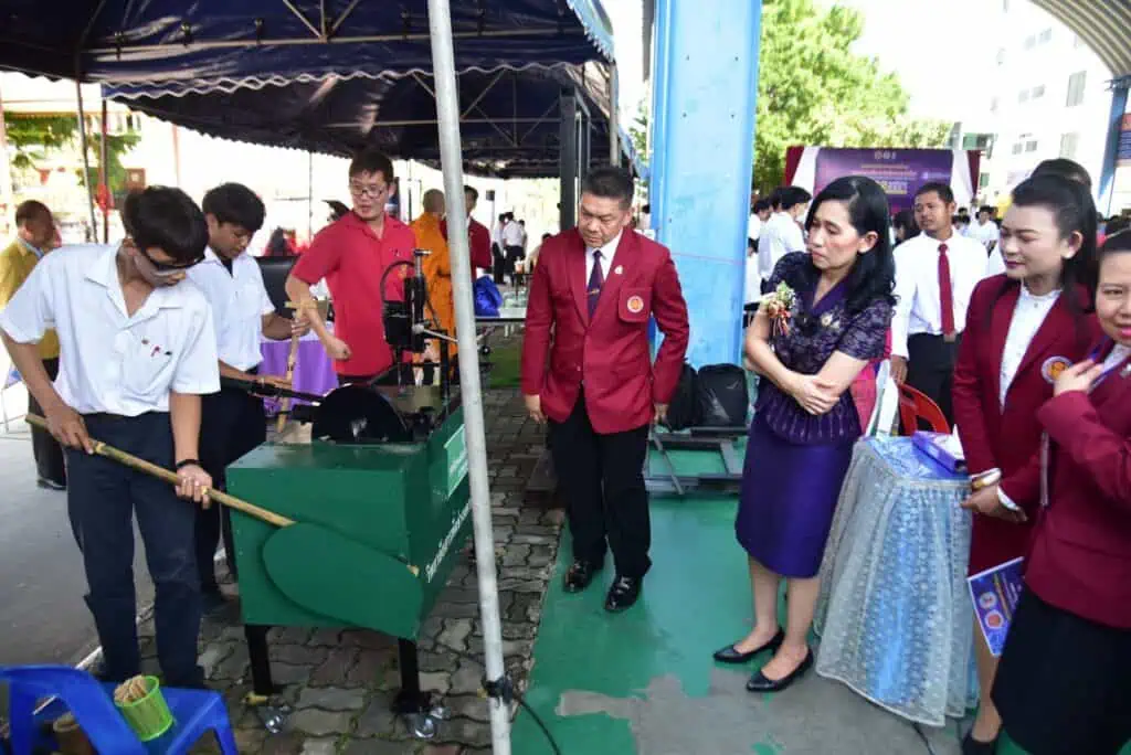 สำนักงานอาชีวศึกษาจังหวัดนครปฐม และสมุทรสาคร จัดกิจกรรมประกวดสิ่งประดิษฐ์ของคนรุ่นใหม่ ประจำปีการศึกษา 2568 "สุดยอดนวัตกรรม อาชีวศึกษา"