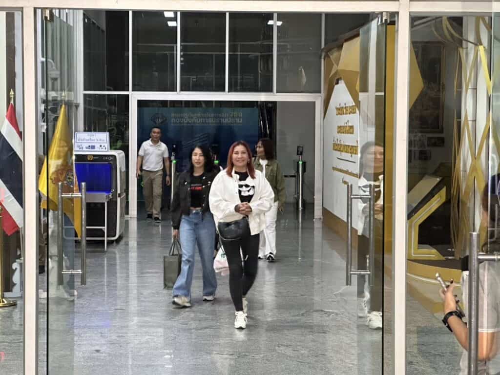 สอบปากคำเพิ่ม "เจ๊อ้อย" เร่งทำสำนวนคดีทนายตั้มให้อัยการ สอบปากคำเพิ่ม "เจ๊อ้อย" เร่งทำสำนวนคดีทนายตั้มให้อัยการ