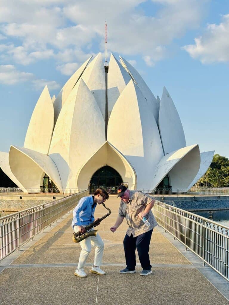 "วีระศักดิ์" ร่วมยินดี Will Robinson ศิลปินอังกฤษหลงรักเมืองไทย ออกอัลบั้ม "วีระศักดิ์" ร่วมยินดี Will Robinson ศิลปินอังกฤษหลงรักเมืองไทย ออกอัลบั้ม