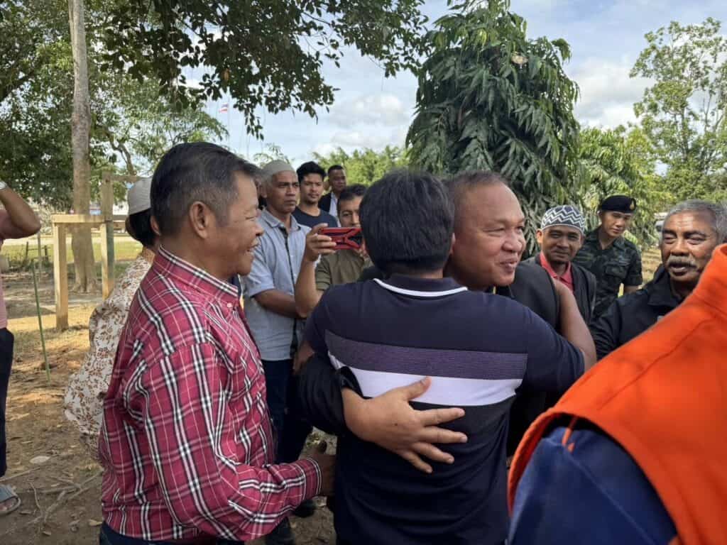 วุฒิสภาไม่ทิ้งกัน ล่องใต้มอบความช่วยเหลือ-เคียงข้างผู้ประสบอุทกภัย วุฒิสภาไม่ทิ้งกัน ล่องใต้มอบความช่วยเหลือ-เคียงข้างผู้ประสบอุทกภัย