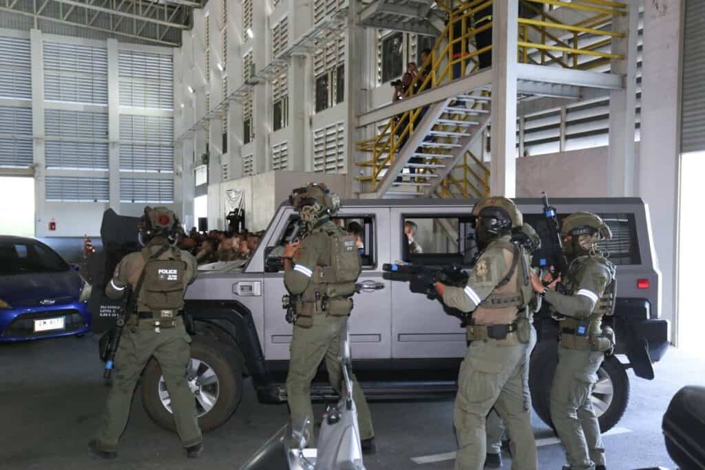 ตำรวจภาค 3 เคาะสนิม รับมือขบวนการลำเลียงยาเสพติด ตำรวจภาค 3 เคาะสนิม รับมือขบวนการลำเลียงยาเสพติด