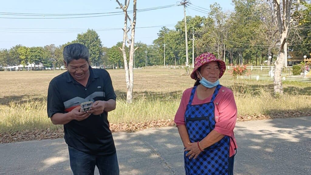 ของหายได้คืน! ชื่นชมเถ้าแก่เนี้ยทำเฟอร์นิเจอร์ เก็บกระเป๋าเงินคืน โชเฟอร์รถพ่วง ของหายได้คืน! ชื่นชมเถ้าแก่เนี้ยทำเฟอร์นิเจอร์ เก็บกระเป๋าเงินคืน โชเฟอร์รถพ่วง