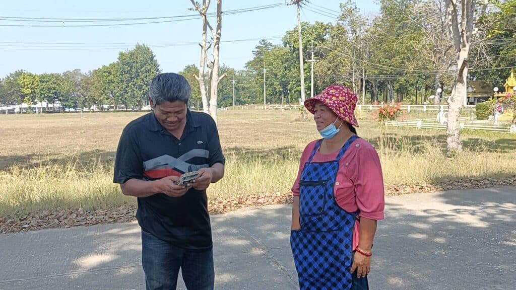 ของหายได้คืน! ชื่นชมเถ้าแก่เนี้ยทำเฟอร์นิเจอร์ เก็บกระเป๋าเงินคืน โชเฟอร์รถพ่วง ของหายได้คืน! ชื่นชมเถ้าแก่เนี้ยทำเฟอร์นิเจอร์ เก็บกระเป๋าเงินคืน โชเฟอร์รถพ่วง