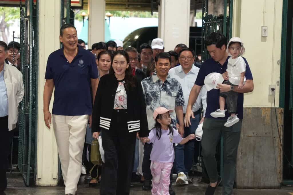 คึกคัก “นายกฯ แพทองธาร” ลาราชการ นำทีมเพื่อไทย ขึ้นรถไฟในรอบ 20 ปีไปสัมมนาพรรคที่หัวหิน 13-14 ธ.ค. บอกดีใจไปกับครอบครัว คึกคัก “นายกฯ แพทองธาร” ลาราชการ นำทีมเพื่อไทย ขึ้นรถไฟในรอบ 20 ปีไปสัมมนาพรรคที่หัวหิน 13-14 ธ.ค. บอกดีใจไปกับครอบครัว