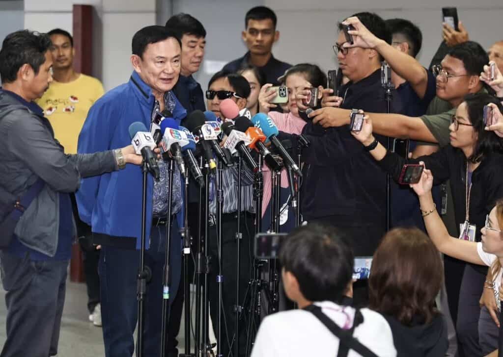 “ทักษิณ” รับ พท.เล็งส่งภรรยา สจ.โต้ง ชิงนายก อบจ.จริง- “อิ๊งค์” จ่อคุมปราบมาเฟียเอง “ทักษิณ” รับ พท.เล็งส่งภรรยา สจ.โต้ง ชิงนายก อบจ.จริง- “อิ๊งค์” จ่อคุมปราบมาเฟียเอง