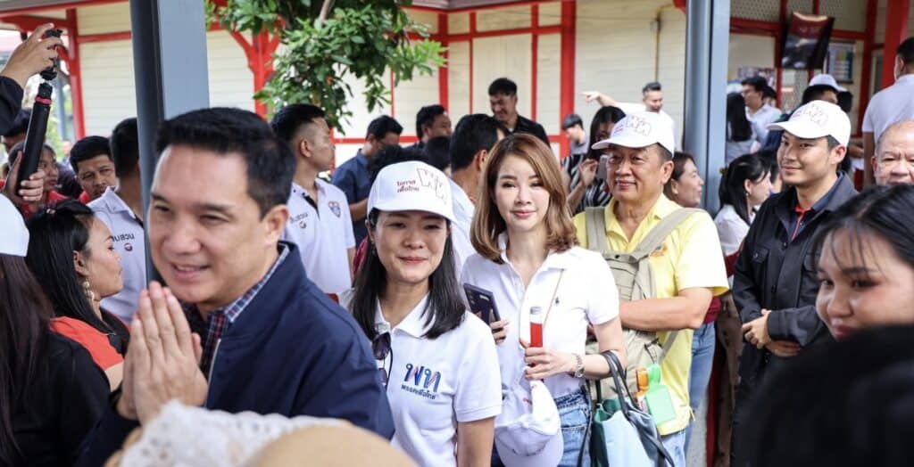 ถึงหัวหินแล้ว! ขบวนรถไฟพรรคเพื่อไทย นายกฯ เตรียมนำทัพ ร่วมงานสัมมนา ปชช.แห่ต้อนรับเพียบ ถึงหัวหินแล้ว! ขบวนรถไฟพรรคเพื่อไทย นายกฯ เตรียมนำทัพ ร่วมงานสัมมนา ปชช.แห่ต้อนรับเพียบ