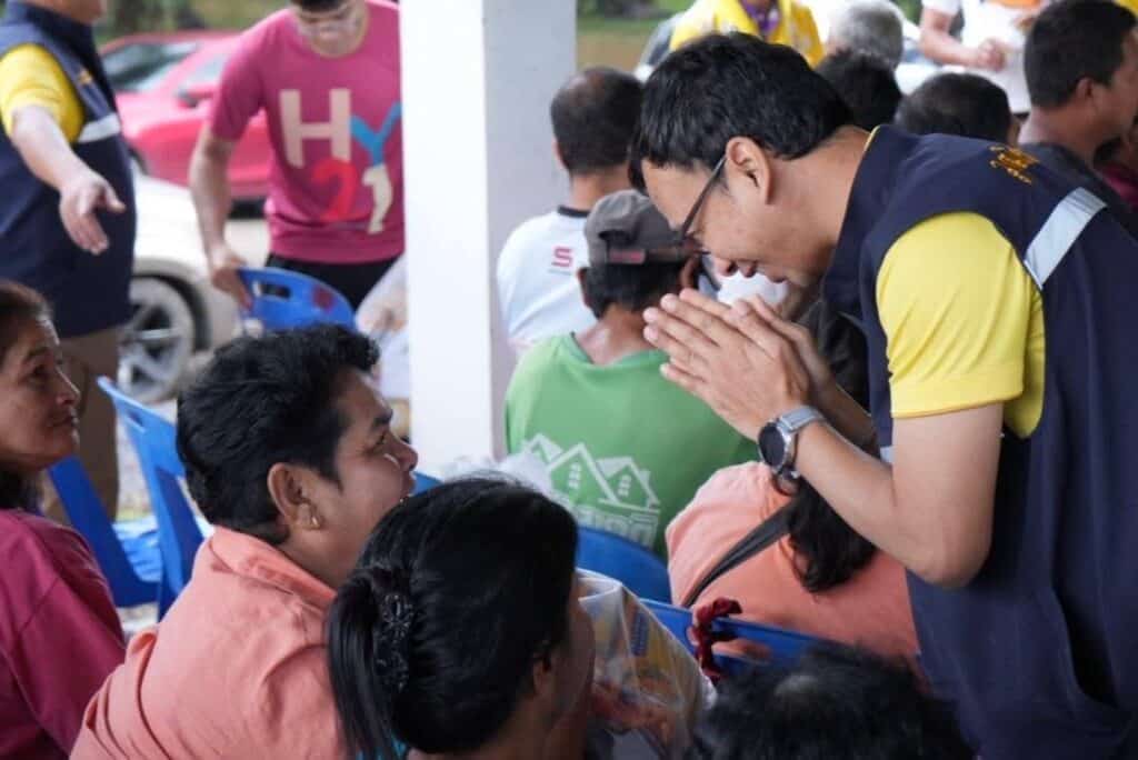 พลเอก เกรียงไกร นำทัพ สว. แจก “น้ำใจ” เพื่อชาวนครศรีฯ พลเอก เกรียงไกร นำทัพ สว. แจก “น้ำใจ” เพื่อชาวนครศรีฯ