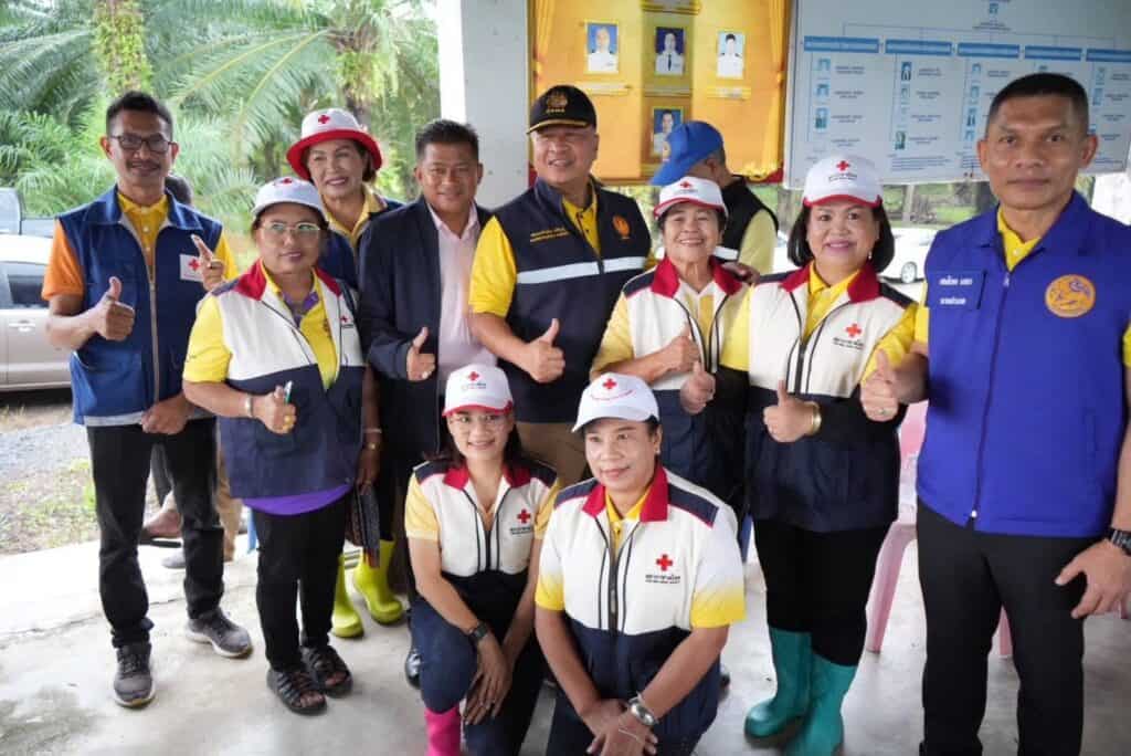 พลเอก เกรียงไกร นำทัพ สว. แจก “น้ำใจ” เพื่อชาวนครศรีฯ พลเอก เกรียงไกร นำทัพ สว. แจก “น้ำใจ” เพื่อชาวนครศรีฯ