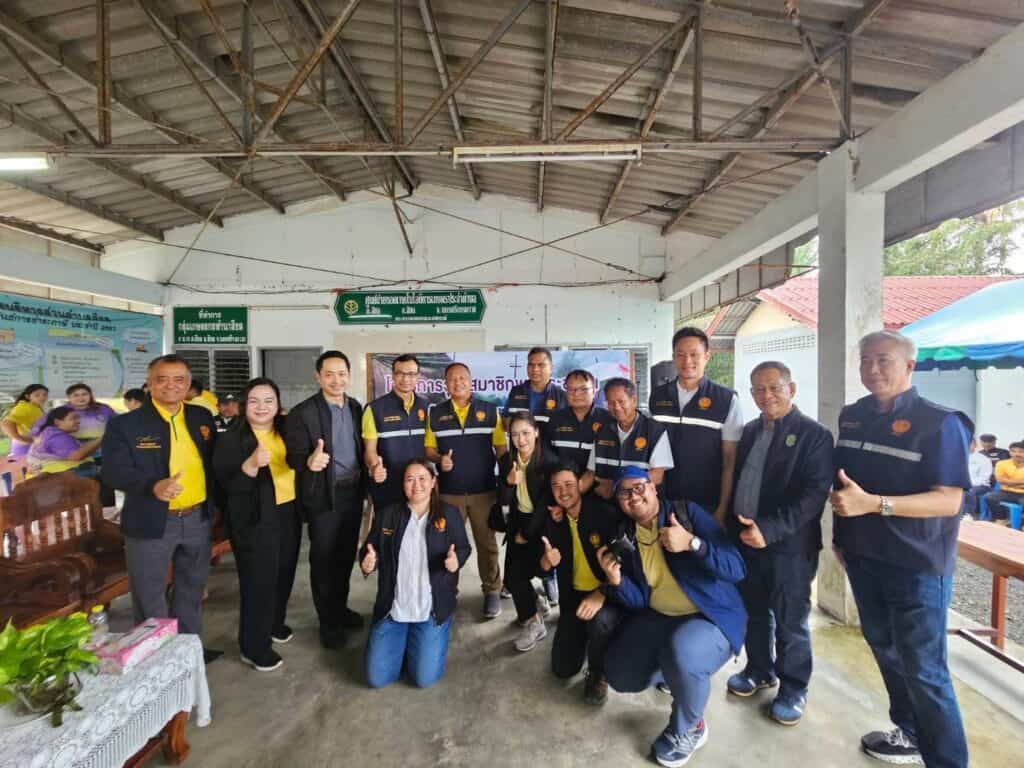 พลเอก เกรียงไกร นำทัพ สว. แจก “น้ำใจ” เพื่อชาวนครศรีฯ พลเอก เกรียงไกร นำทัพ สว. แจก “น้ำใจ” เพื่อชาวนครศรีฯ