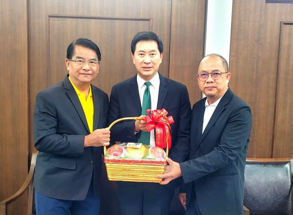 ประธานชมรมช่างภาพการเมืองเข้าอวยพรเลขานุการผู้ว่าฯกทม เนื่องในปีใหม่ 2568 ประธานชมรมช่างภาพการเมืองเข้าอวยพรเลขานุการผู้ว่าฯกทม เนื่องในปีใหม่ 2568