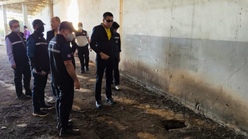 วุฒิสภาลงพื้นที่โกดังสารเคมีอยุธยา พบหลักฐานละเมิดกฎหมายร้ายแรง จี้รัฐบาลดำเนินคดีอย่างเด็ดขาด วุฒิสภาลงพื้นที่โกดังสารเคมีอยุธยา พบหลักฐานละเมิดกฎหมายร้ายแรง จี้รัฐบาลดำเนินคดีอย่างเด็ดขาด