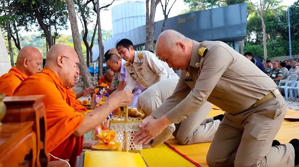 กมธ.ท่องเที่ยวและกีฬา วุฒิสภา ร่วมทำบุญ-รำลึกยุทธนาวีที่เกาะช้างปีที่ 20