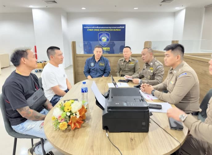 ‘เมลาย รัชดา - หนุ่ม เม้งการยางชลบุรี’ เข้าให้ปากคำตำรวจไซเบอร์ปมคลิป ความรุนแรง ‘แบงค์ เลสเตอร์’ ยัน ก่อนถ่ายคลิป มีการตกลงกันแล้ว แลกค่าจ้าง 2,000 บาท พร้อมจ่อยกเลิก "ทริปน้ำไม่อาบ" ‘เมลาย รัชดา - หนุ่ม เม้งการยางชลบุรี’ เข้าให้ปากคำตำรวจไซเบอร์ปมคลิป ความรุนแรง ‘แบงค์ เลสเตอร์’ ยัน ก่อนถ่ายคลิป มีการตกลงกันแล้ว แลกค่าจ้าง 2,000 บาท พร้อมจ่อยกเลิก "ทริปน้ำไม่อาบ"