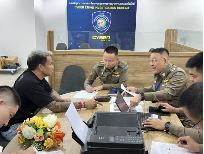 ‘เมลาย รัชดา - หนุ่ม เม้งการยางชลบุรี’ เข้าให้ปากคำตำรวจไซเบอร์ปมคลิป ความรุนแรง ‘แบงค์ เลสเตอร์’ ยัน ก่อนถ่ายคลิป มีการตกลงกันแล้ว แลกค่าจ้าง 2,000 บาท พร้อมจ่อยกเลิก "ทริปน้ำไม่อาบ" ‘เมลาย รัชดา - หนุ่ม เม้งการยางชลบุรี’ เข้าให้ปากคำตำรวจไซเบอร์ปมคลิป ความรุนแรง ‘แบงค์ เลสเตอร์’ ยัน ก่อนถ่ายคลิป มีการตกลงกันแล้ว แลกค่าจ้าง 2,000 บาท พร้อมจ่อยกเลิก "ทริปน้ำไม่อาบ"