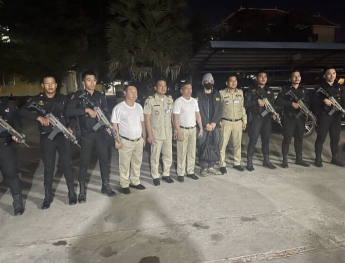 จับได้แล้ว ‘จ่าเอ็ม’ มือยิง ‘ลิม กิมยา’ อดีต สส.กัมพูชา จนมุมที่ พระตะบอง กัมพูชา เตรียมนำตัวกลับมาดำเนินคดีที่ประเทศไทย จับได้แล้ว ‘จ่าเอ็ม’ มือยิง ‘ลิม กิมยา’ อดีต สส.กัมพูชา จนมุมที่ พระตะบอง กัมพูชา เตรียมนำตัวกลับมาดำเนินคดีที่ประเทศไทย