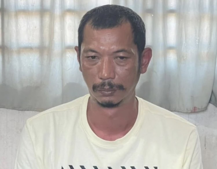 จับได้แล้ว ‘จ่าเอ็ม’ มือยิง ‘ลิม กิมยา’ อดีต สส.กัมพูชา จนมุมที่ พระตะบอง กัมพูชา เตรียมนำตัวกลับมาดำเนินคดีที่ประเทศไทย จับได้แล้ว ‘จ่าเอ็ม’ มือยิง ‘ลิม กิมยา’ อดีต สส.กัมพูชา จนมุมที่ พระตะบอง กัมพูชา เตรียมนำตัวกลับมาดำเนินคดีที่ประเทศไทย