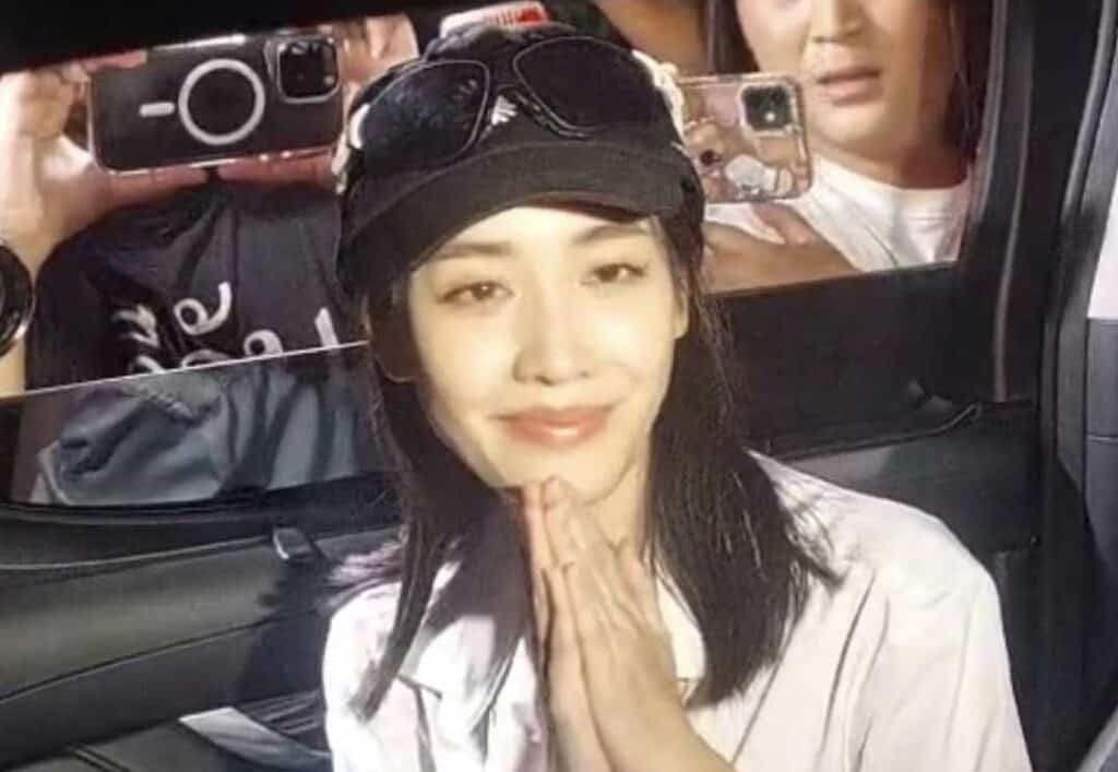 เปิดภาพแรก 'มิน -แซม' หลังถูกปล่อยจากเรือนจำ ญาติรอรับกลับบ้าน เปิดภาพแรก 'มิน -แซม' หลังถูกปล่อยจากเรือนจำ ญาติรอรับกลับบ้าน