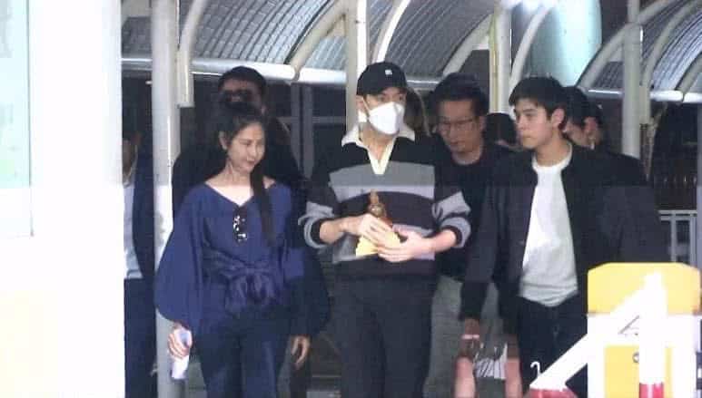 เปิดภาพแรก 'มิน -แซม' หลังถูกปล่อยจากเรือนจำ ญาติรอรับกลับบ้าน เปิดภาพแรก 'มิน -แซม' หลังถูกปล่อยจากเรือนจำ ญาติรอรับกลับบ้าน