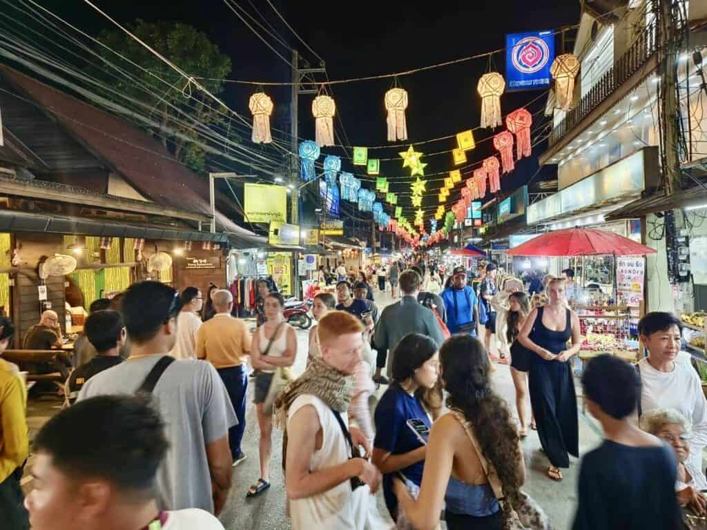 ร้องต่างชาติสร้างความเดือดร้อนให้ชาวเมืองปาย ร้องต่างชาติสร้างความเดือดร้อนให้ชาวเมืองปาย