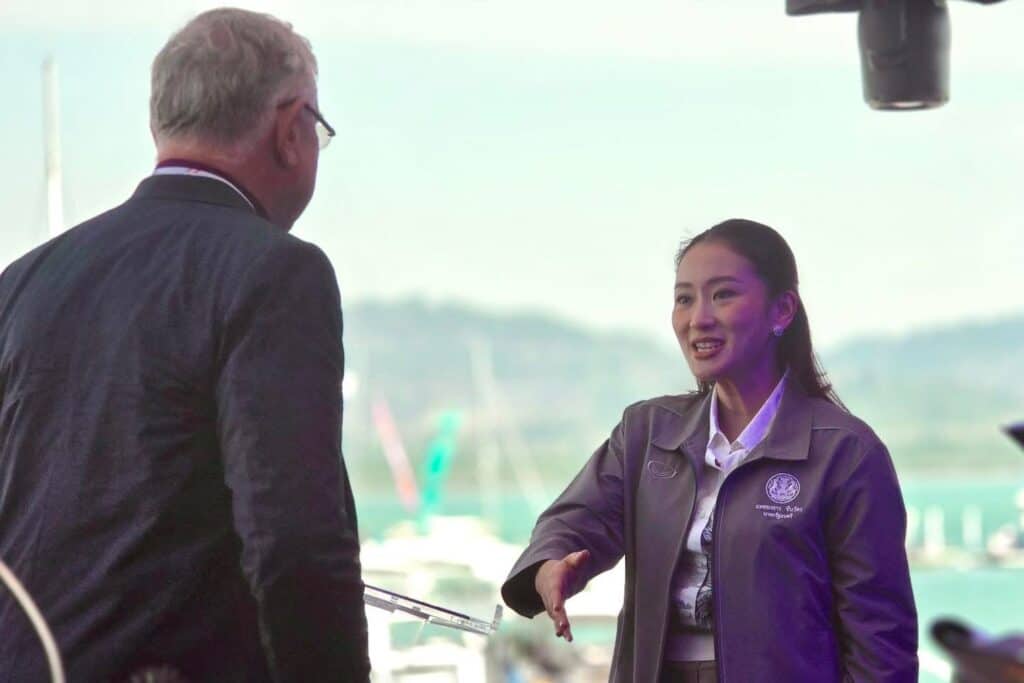 นายกฯ เปิดงานแสดงเรือนานาชาติแห่งประเทศไทย และลักซ์ชูรี่ไลฟ์สไตล์ ระบุ เคยทำงานเอกชนเข้าใจนักธุรกิจ พร้อมช่วยเคลียร์ความยุ่งยาก หนุนธุรกิจทางน้ำ - ท่องเที่ยวภูเก็ต นายกฯ เปิดงานแสดงเรือนานาชาติแห่งประเทศไทย และลักซ์ชูรี่ไลฟ์สไตล์ ระบุ เคยทำงานเอกชนเข้าใจนักธุรกิจ พร้อมช่วยเคลียร์ความยุ่งยาก หนุนธุรกิจทางน้ำ - ท่องเที่ยวภูเก็ต