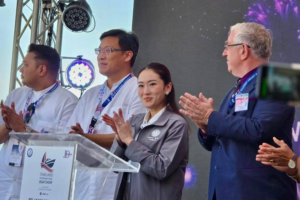 นายกฯ เปิดงานแสดงเรือนานาชาติแห่งประเทศไทย และลักซ์ชูรี่ไลฟ์สไตล์ ระบุ เคยทำงานเอกชนเข้าใจนักธุรกิจ พร้อมช่วยเคลียร์ความยุ่งยาก หนุนธุรกิจทางน้ำ - ท่องเที่ยวภูเก็ต นายกฯ เปิดงานแสดงเรือนานาชาติแห่งประเทศไทย และลักซ์ชูรี่ไลฟ์สไตล์ ระบุ เคยทำงานเอกชนเข้าใจนักธุรกิจ พร้อมช่วยเคลียร์ความยุ่งยาก หนุนธุรกิจทางน้ำ - ท่องเที่ยวภูเก็ต